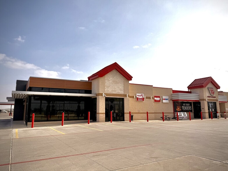 2171 E Slaton Rd, Lubbock, TX for lease - Primary Photo - Image 1 of 7