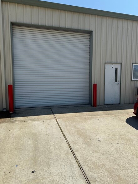 2260 Dickinson Ave, Dickinson, TX for lease - Building Photo - Image 1 of 12