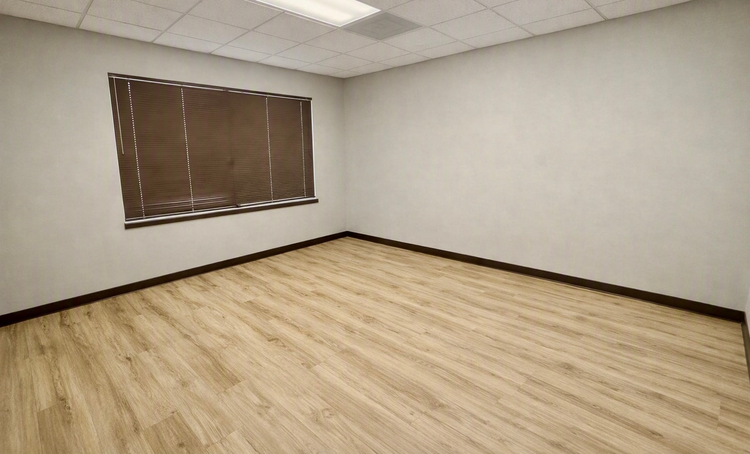 333 Charles Ct, West Chicago, IL for lease Interior Photo- Image 1 of 3