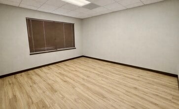 333 Charles Ct, West Chicago, IL for lease Interior Photo- Image 1 of 3