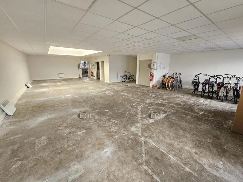 Flex in Vitry-sur-Seine for lease - Building Photo - Image 3 of 10