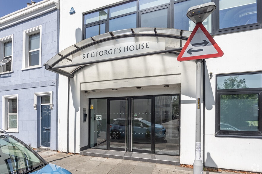 13-14 Ambrose St, Cheltenham à louer - Photo du bâtiment - Image 3 de 5