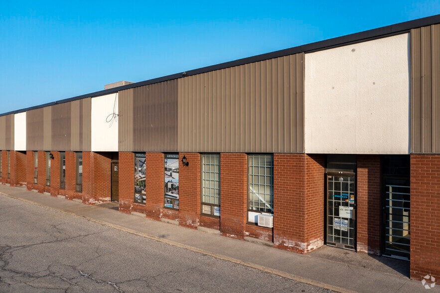 20 Baywood Rd, Toronto, ON à louer - Photo du bâtiment - Image 3 de 4