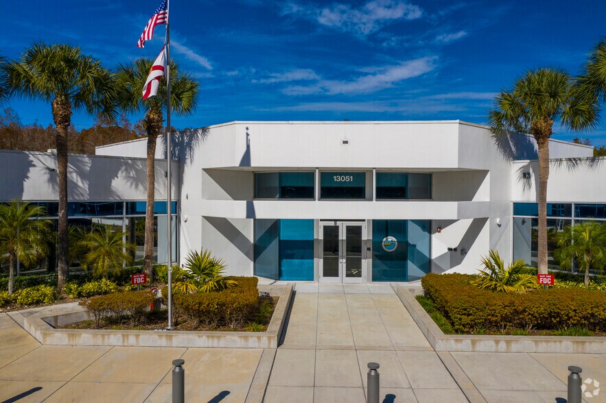 12973-12985 N Telecom Pky, Temple Terrace, FL à louer - Photo du bâtiment - Image 3 de 8