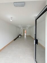 1B Church Ln, Huddersfield for lease Interior Photo- Image 2 of 5