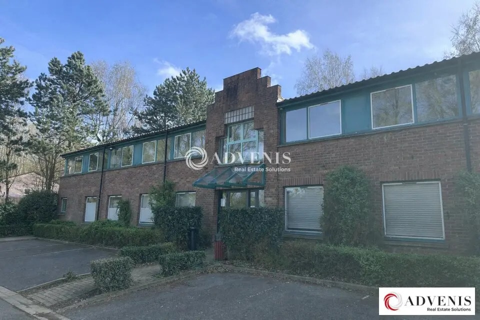Office in Villeneuve-d'Ascq for lease Primary Photo- Image 1 of 8