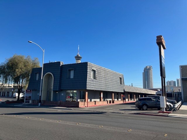 2325 Western Ave, Las Vegas, NV à louer - Photo du bâtiment - Image 1 de 15