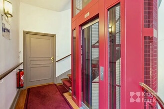 18 Rue Royale, Paris for lease Interior Photo- Image 2 of 8