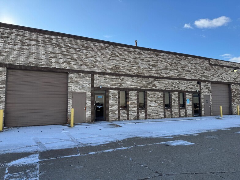 34082-34096 James J. Pompo Dr, Fraser, MI à louer - Photo du bâtiment - Image 2 de 5