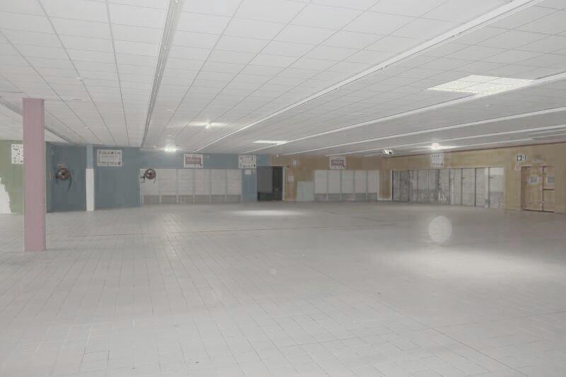 Retail in LA NEUVILLETTE for lease - Interior Photo - Image 3 of 8