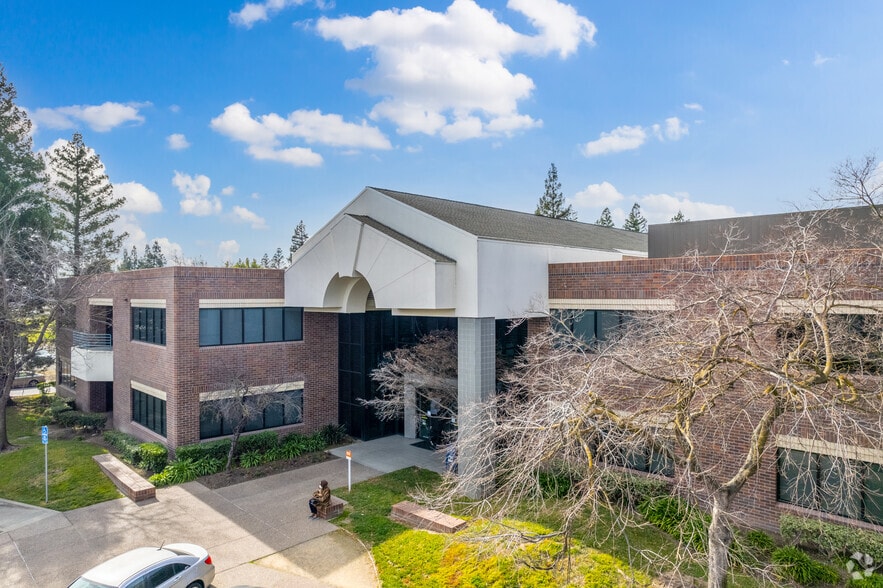 8120 Timberlake Way, Sacramento, CA for lease - Primary Photo - Image 1 of 11
