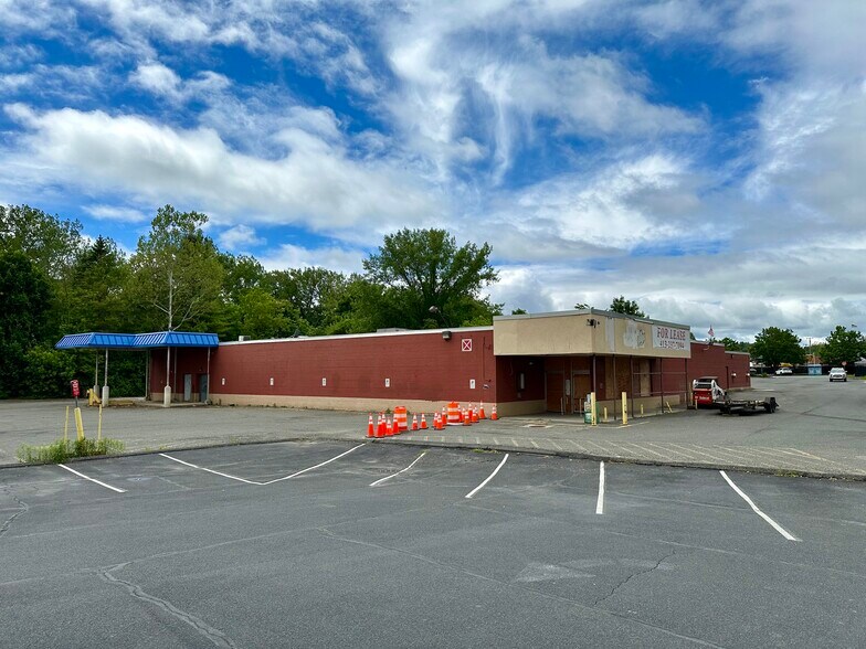 88 W Park St, Lee, MA à vendre - Photo du bâtiment - Image 2 de 8