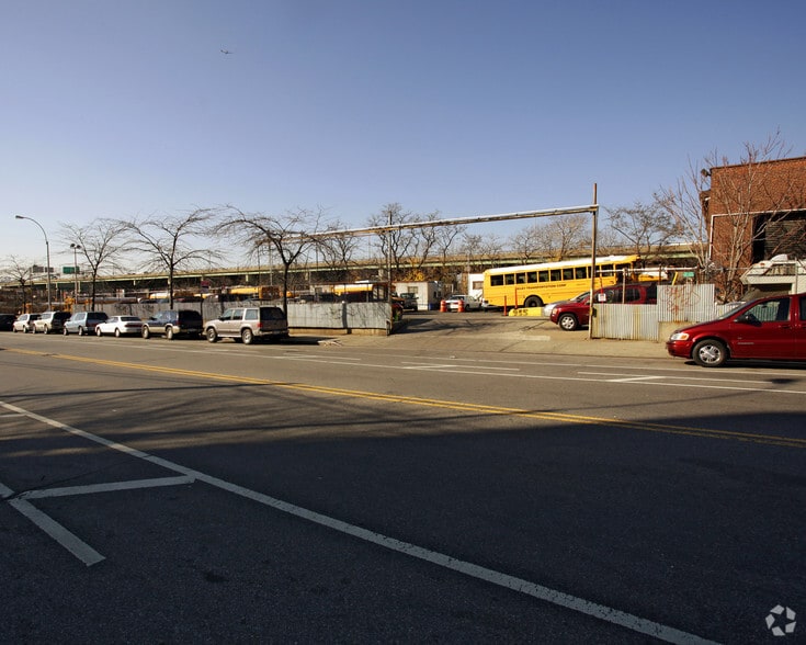 891-935 Garrison Ave, Bronx, NY for sale - Building Photo - Image 3 of 6