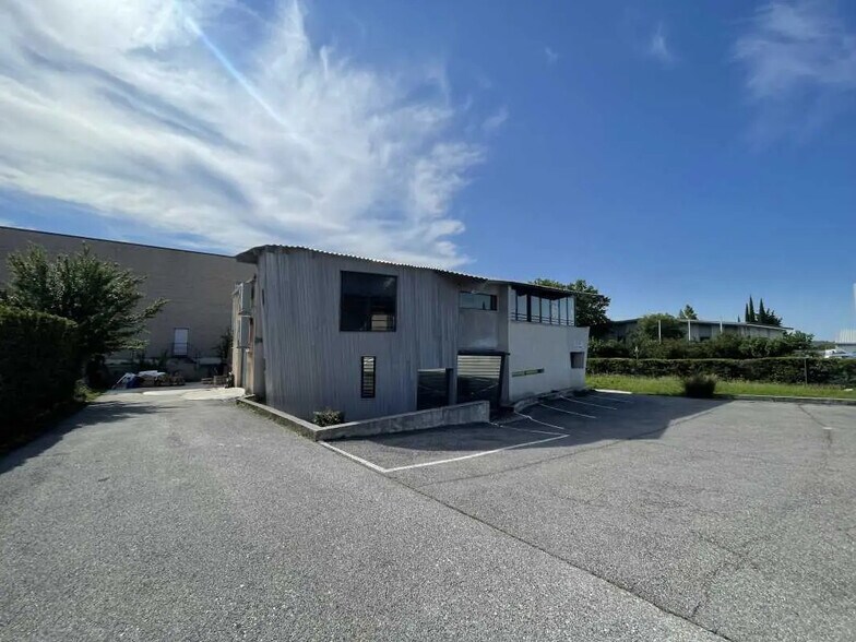 Bureau dans Éguilles à louer - Photo du bâtiment - Image 1 de 6