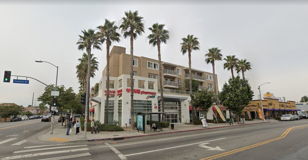 1011 E Adams Blvd, Los Angeles, CA à louer - Photo du bâtiment - Image 3 de 5