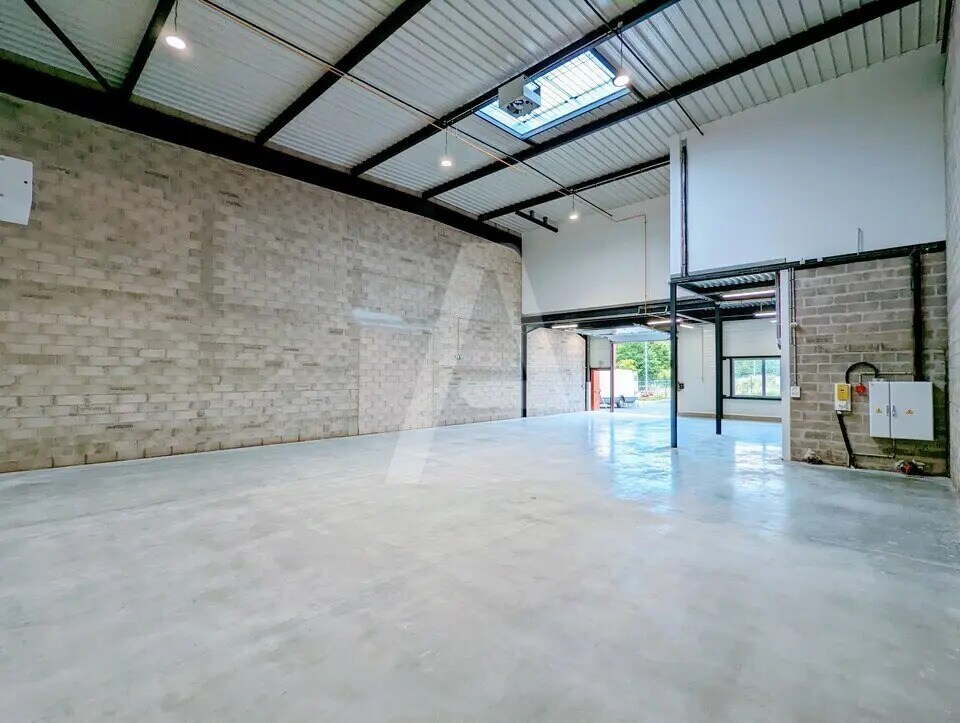 Flex in for lease Interior Photo- Image 1 of 9