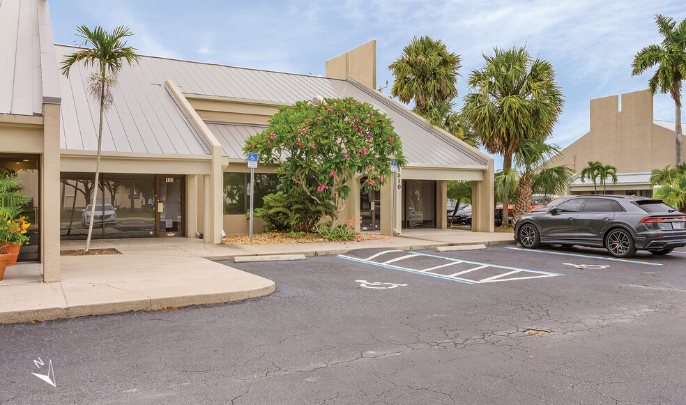 1510 Royal Palm Square Blvd, Fort Myers, FL for lease - Building Photo - Image 2 of 13