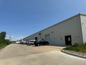 3 Quest Dr, Bloomington, IL for lease Building Photo- Image 2 of 5