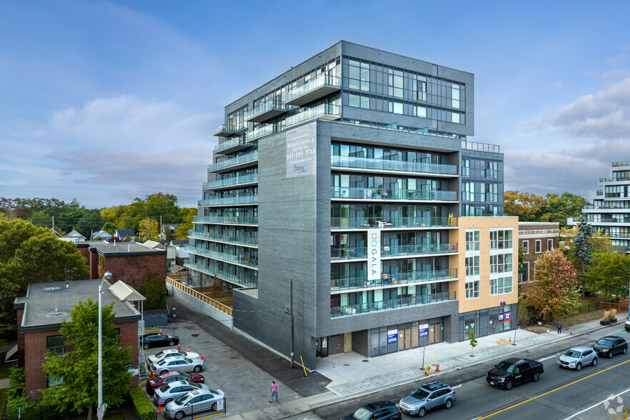 2359-2365 Danforth Av, Toronto, ON for lease - Primary Photo - Image 1 of 5