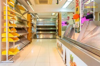 Plus de détails pour Multi-résidentiel à vendre