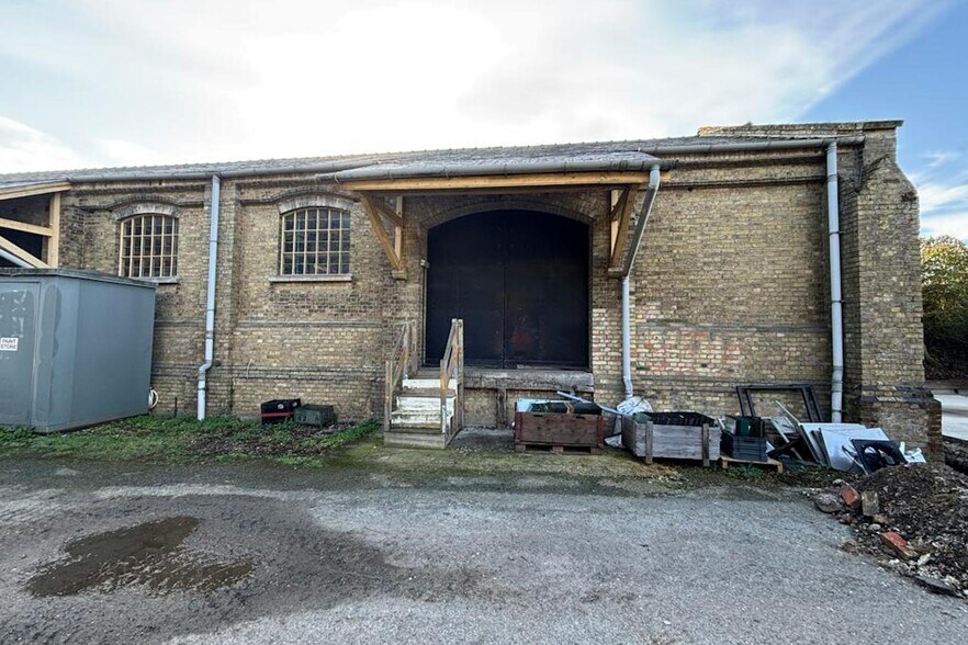 Station Rd, Mildenhall à louer - Photo du bâtiment - Image 3 de 5