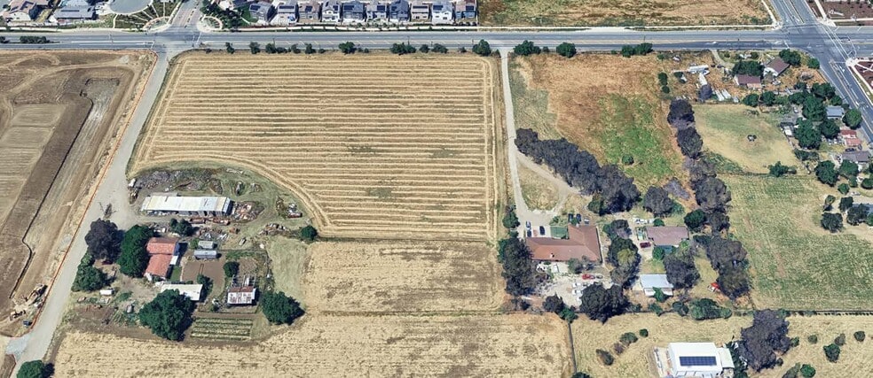 821 & 901 E CYPRESS RD portfolio of 2 properties for sale on LoopNet.ca - Building Photo - Image 1 of 2