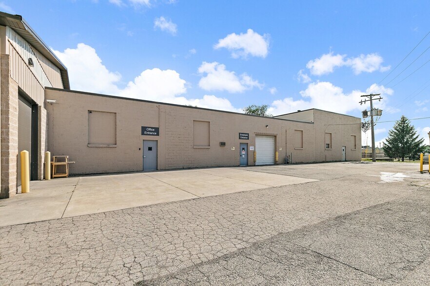 303 Elgin Ave, Elgin, IL à vendre - Photo du bâtiment - Image 2 de 39