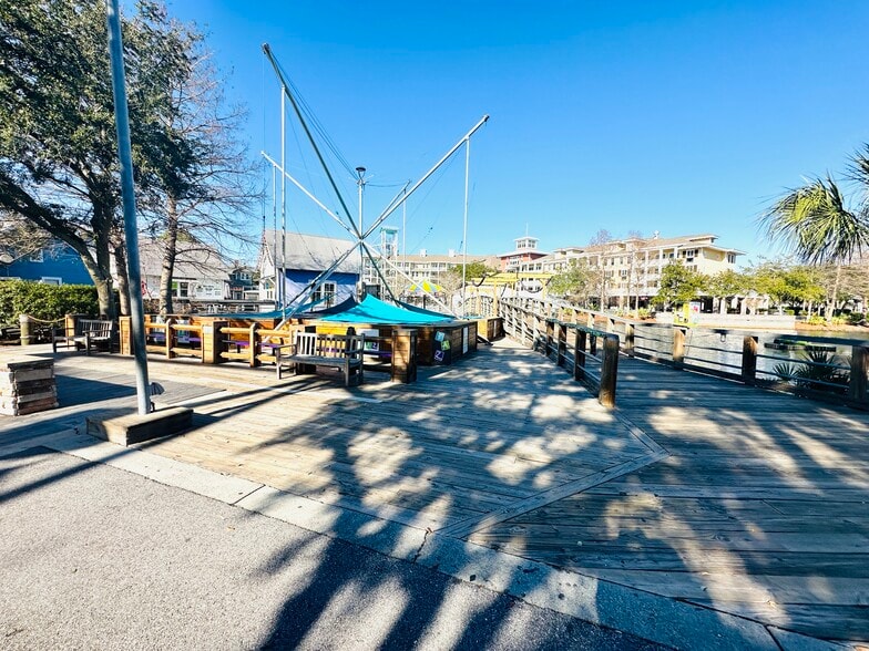 109 Cannery Ln, Miramar Beach, FL for lease - Building Photo - Image 3 of 9