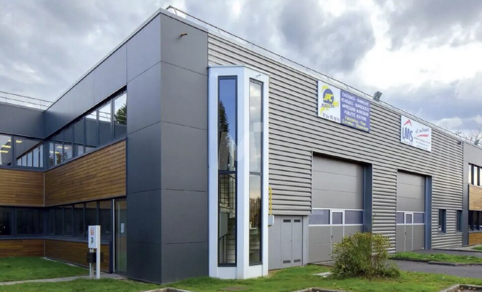 Flex dans Sainte-Geneviève-des-Bois à louer - Photo principale - Image 1 de 1