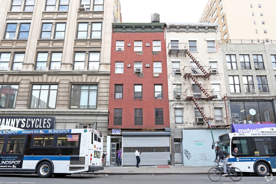 544 Avenue of the Americas, New York, NY for lease - Building Photo - Image 2 of 6