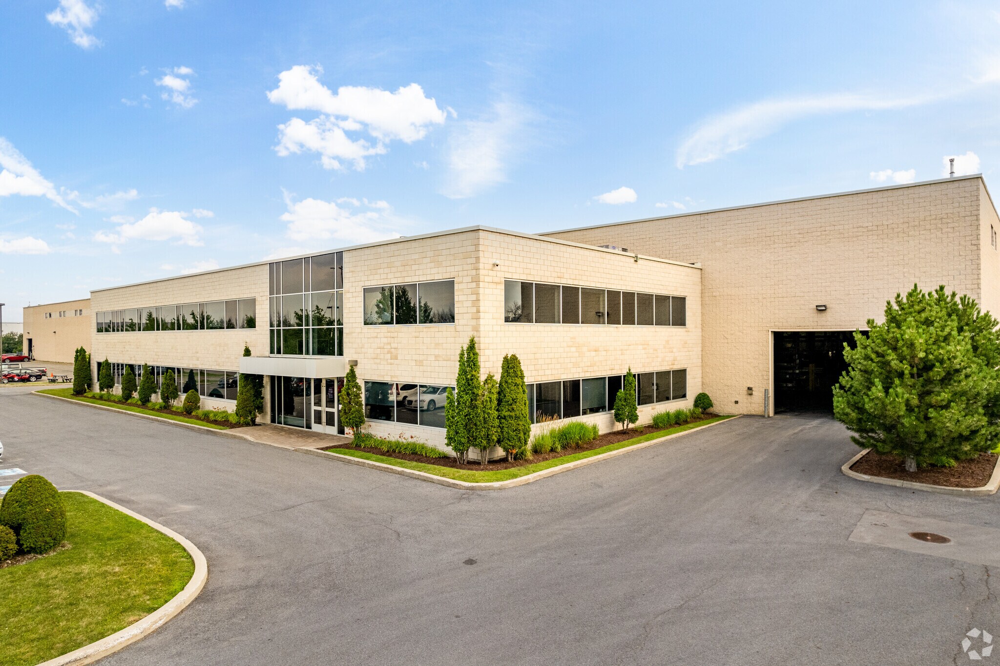 200 Rue du Cheminot, Vaudreuil-dorion, QC for sale Primary Photo- Image 1 of 1