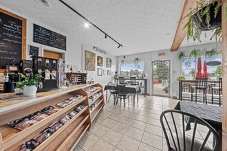 95-99 Principale Rue, St-François-Xavier-de-Brompton, QC à vendre Photo intérieure- Image 2 de 2