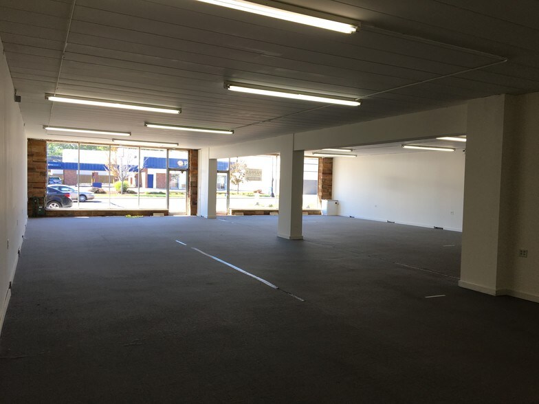 2131 State Rd, Cuyahoga Falls, OH à louer - Photo intérieure - Image 3 de 7