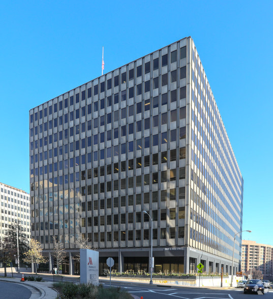 1901 S Bell St, Arlington, VA à louer - Photo principale - Image 1 de 3