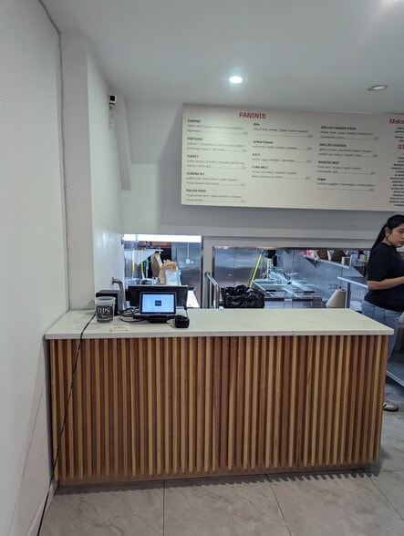 88 Fulton St, New York, NY for lease - Building Photo - Image 2 of 9