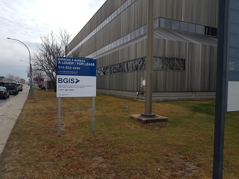 701 Boul Lauré, Sept-iles, QC for lease - Building Photo - Image 2 of 4