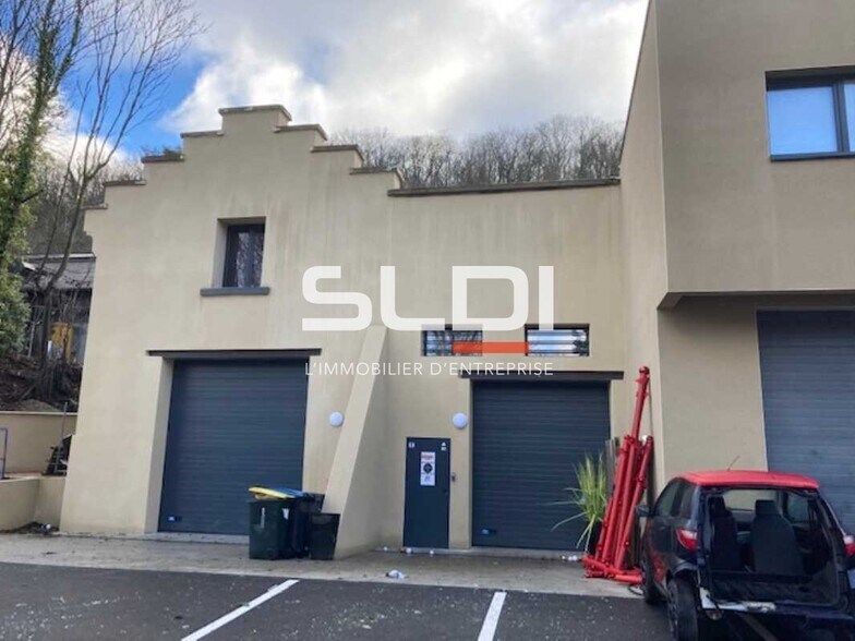 Flex dans Neuville-sur-Saône à louer - Photo du bâtiment - Image 2 de 10