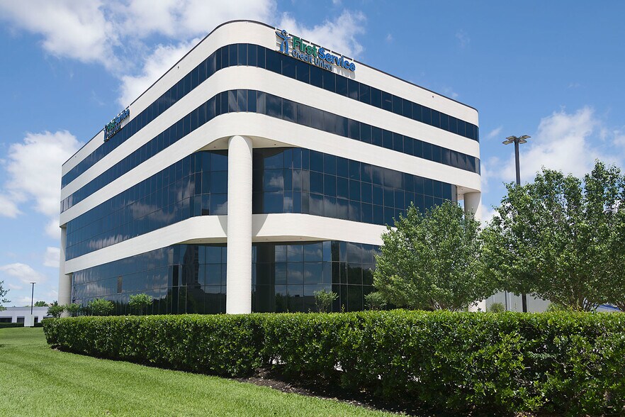 16430 Park Ten Pl, Houston, TX à louer - Photo du bâtiment - Image 3 de 9