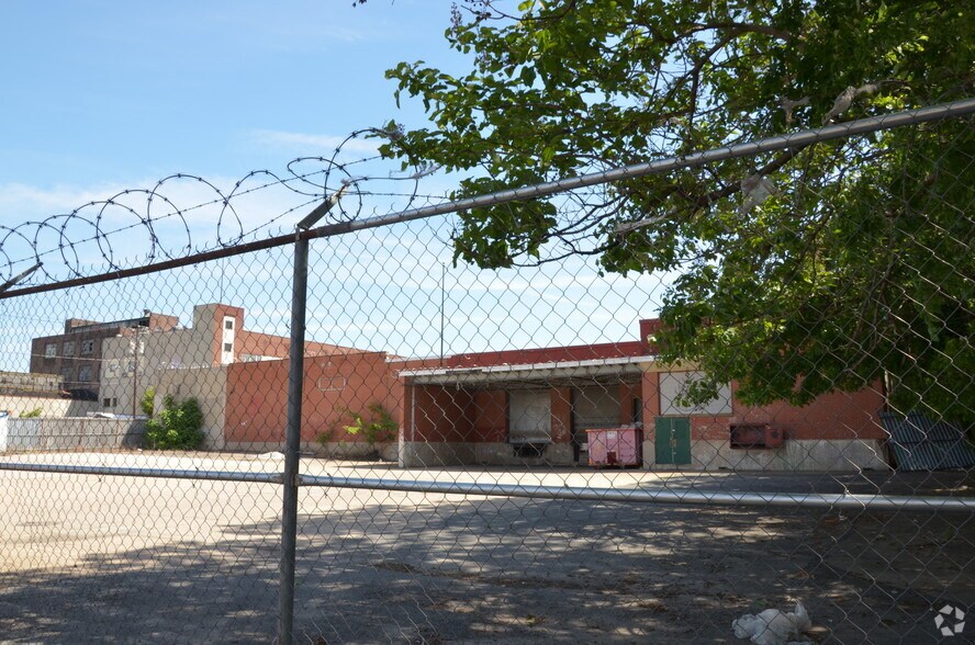 2135 E Westmoreland St, Philadelphia, PA à louer - Photo principale - Image 2 de 4