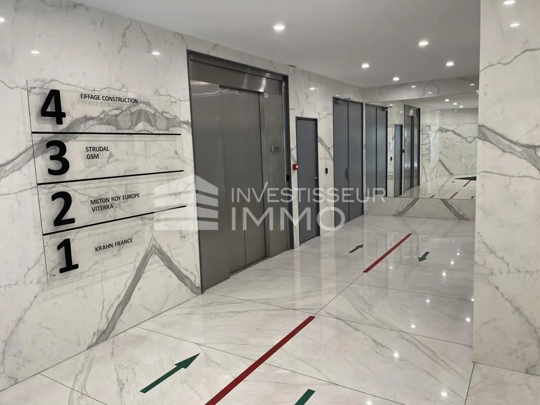 Bureau dans Avon à louer Hall d’entrée- Image 1 de 2