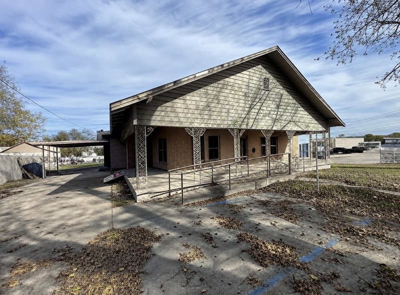 106 W Josephine Ave, Weatherford, TX for lease - Primary Photo - Image 1 of 5