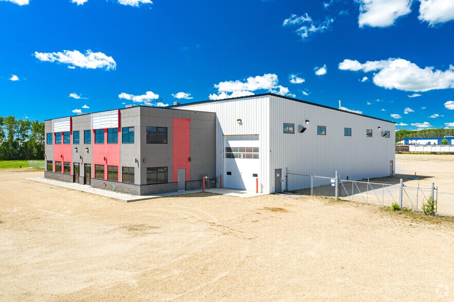 84 Burnt Park Dr, Red Deer, AB for sale - Primary Photo - Image 1 of 1