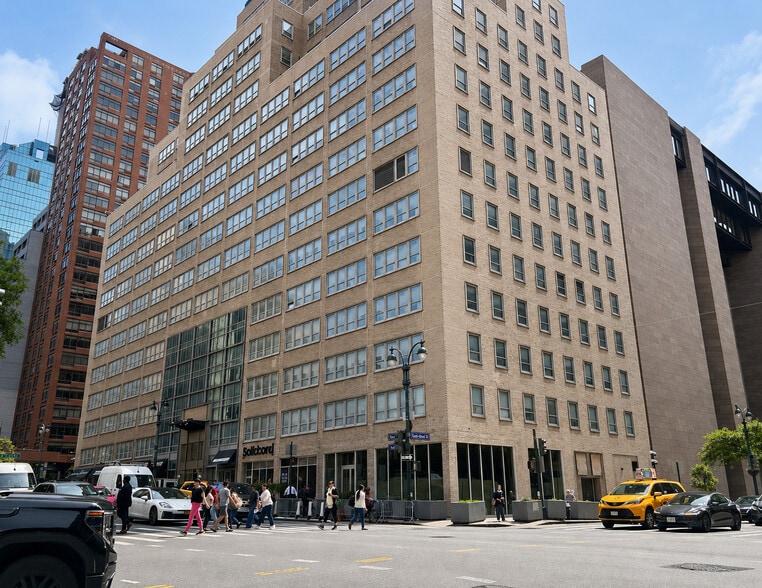 800 Second Ave, New York, NY à louer - Photo du bâtiment - Image 2 de 8
