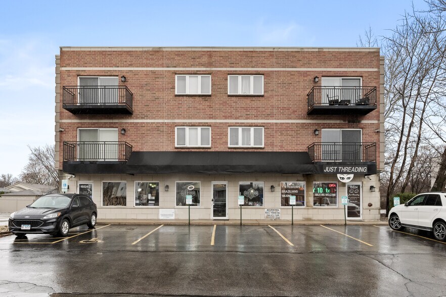 15524 Cicero Ave, Oak Forest, IL à vendre - Photo du bâtiment - Image 2 de 14