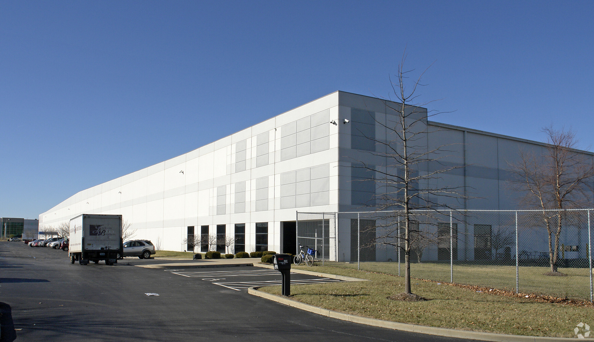 1 Gateway Commerce Center Dr W, Edwardsville, IL for lease Building Photo- Image 1 of 8