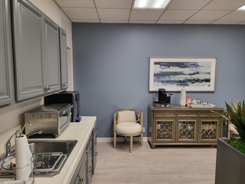 20350 Ventura Blvd, Woodland Hills, CA à louer - Photo intérieure - Image 2 de 12