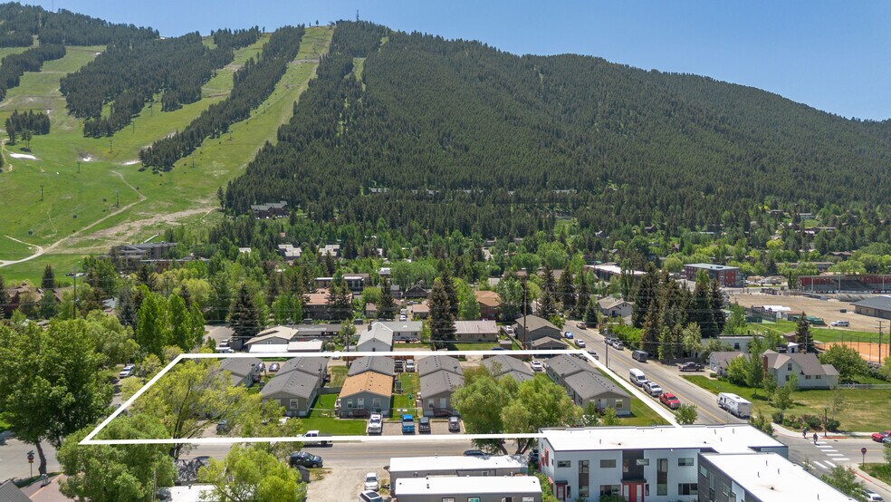 150 W Kelly Ave, Jackson, WY à vendre - Photo du bâtiment - Image 1 de 20
