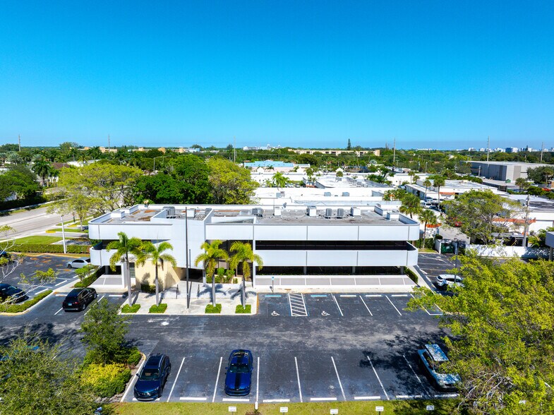 4730 NW 2nd Ave, Boca Raton, FL à louer - Photo du bâtiment - Image 3 de 8