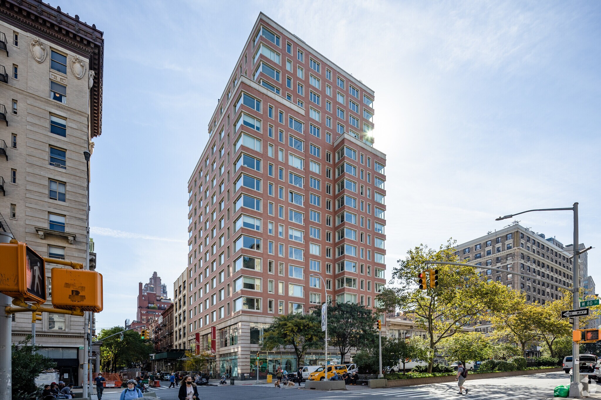 222 W 80th St, New York, NY à louer Photo du bâtiment- Image 1 de 7