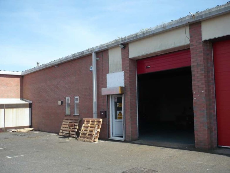 565 Blandford Rd, Poole for lease - Building Photo - Image 2 of 4